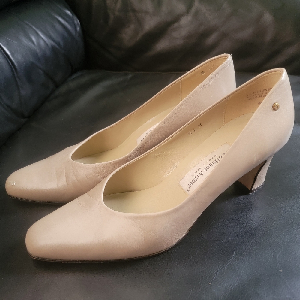 8.5 M Etienne Aigner Leather Ivory Taylor Pumps 2.5"